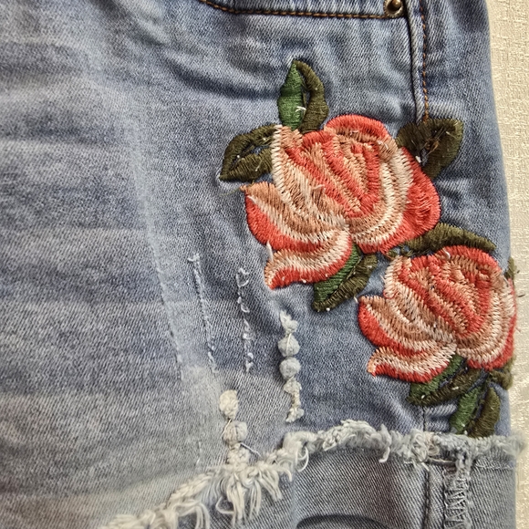 Angel Kiss Blue Denim Women's Shorts with Floral Embroidery - Picture 4 of 5